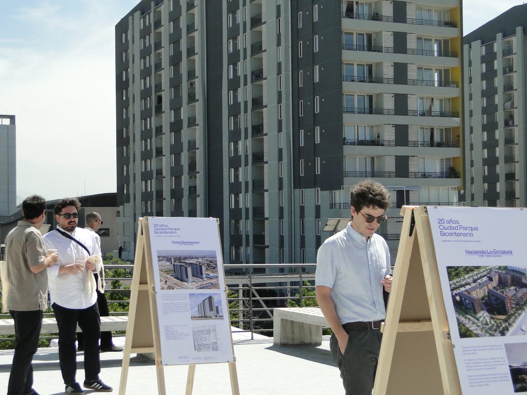 Con fecha 4 de diciembre se realiza el Seminario “20 años Ciudad Parque Bicentenario” en la Plaza Cívica de Ciudad Parque, a un costado del Centro Nacional de Arte Contemporáneo (CNAC), con la presencia de autoridades